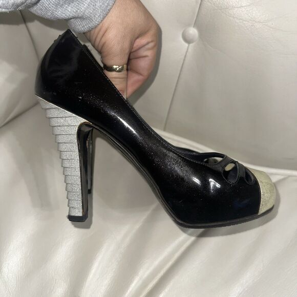 Authentic Chanel Black Cream Gray Patent Leather Platform Pumps Sz EU 38.5 US 8 - Picture 9 of 13